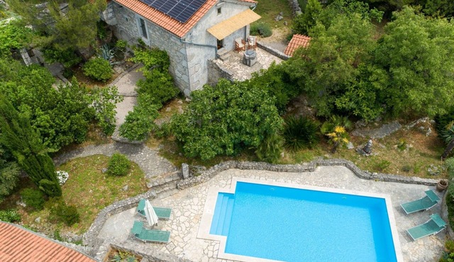 Vila Menta1-Indigenous Stone House by Villas Guide