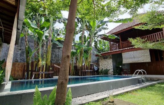 Vila Raja Banana Leaf Mlati