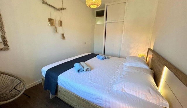 Vila Vera Seafront Apartment with Sea View