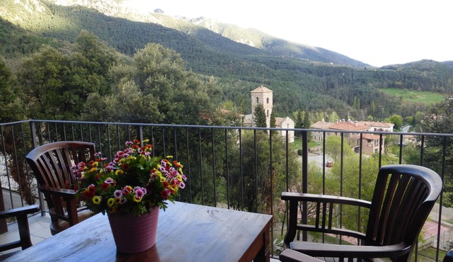 Viladomatrural. La Balconada, stunning views from historic building