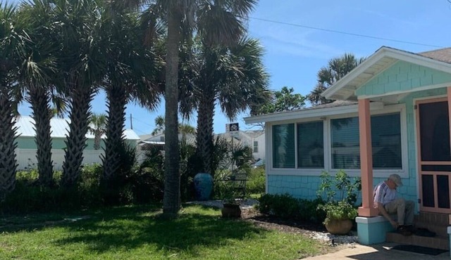 Vilano Beach Cottage, 1/2 block to Surfside Beach. Historic Capo Cottage