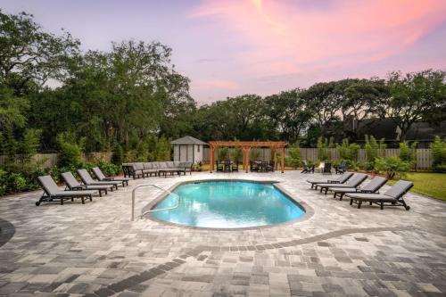Vilano Rose Sleeps 24 Heated Pool, Beach, EPIC Game Room, Golf, Pets, Hot Tub, Fire Pit, Hammock