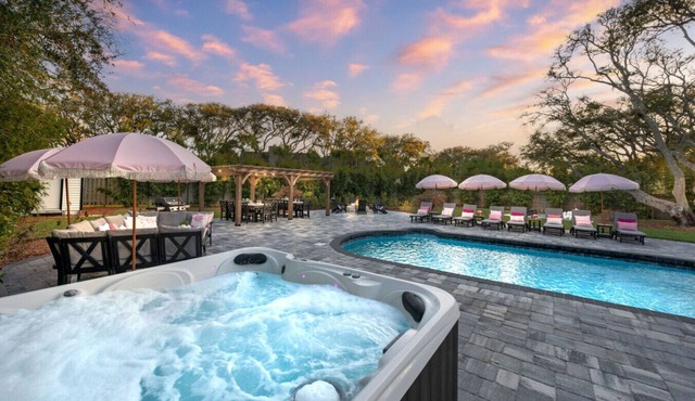 Vilano Rose Sleeps 24 Heated Pool, Beach, Golf, Pets, Hot Tub, Fire Pit, Hammock