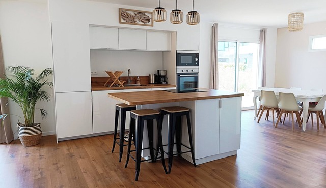 Vilin Tréompan 400 m from the beach