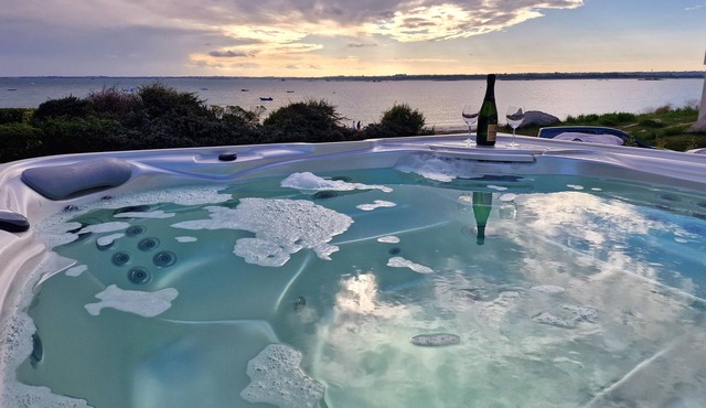 Villa Horizon Marin, sleeps 7, Jacuzzi, direct beach access