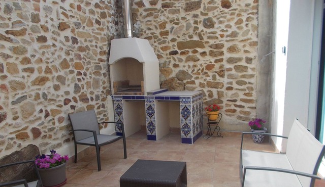 VILLAGE HOUSE 3 FACES WITH INNER COURTYARD, GARAGE 15 MIN FROM NARBONNE