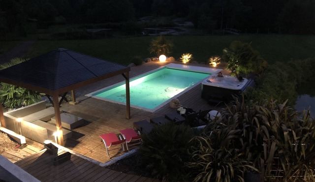 Villa "Le petit Lac" on 3 hectares of land, swimming pool, 2 ponds and woods