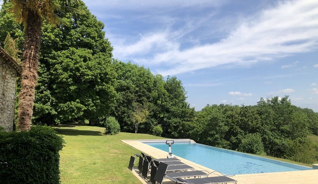 Villa Le Creyssac - 4 to 5 people - Magnificent garden and swimming pool