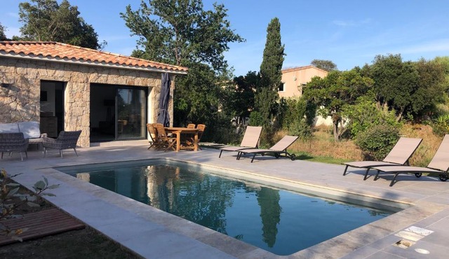 Villa Ucellu sur 600 m2 avec accès mer privilégié et piscine privée chauffée