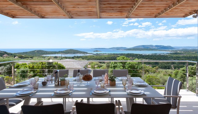 Villa 5ch, swimming pool, panoramic sea view, Blue Cabanon beach, Porto-Vecchio