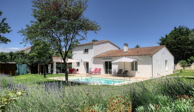 Villa à la Campagne en Provence, Avec Piscine Chauffé