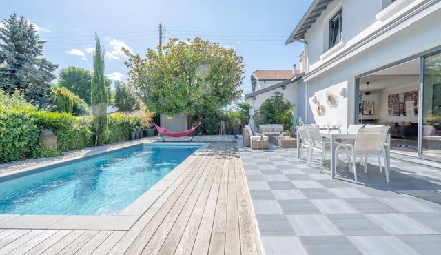 Villa à Anglet, 8 Couchages, Piscine Chauffée, 240m², Idéal Pour Famille