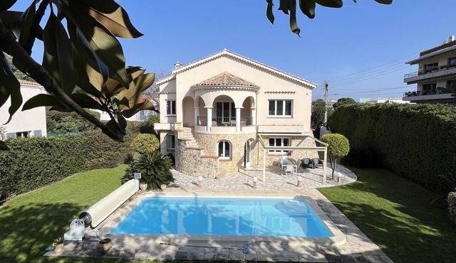 Villa à L'orée de Cap D'antibes. Plage, Vieil Antibes, Juan les Pins Tout à Pied