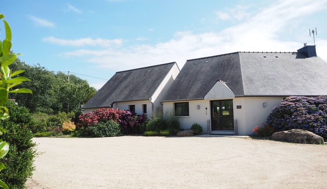 Villa à la Décoration Soignée, Proche Plages, Côte de Granit Rose