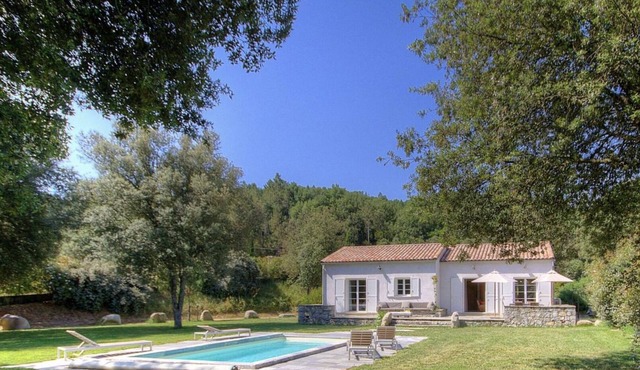 Villa à la Montagne,piscine,domaine 20ha,rivière