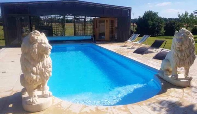 Villa élégante à Saint Clair-d'Arcey avec piscine privée