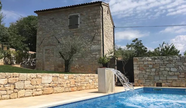 Villa Šterna II-Charming vacation home, 2 p, garden, quiet, pool, 10 min beach, WiFi