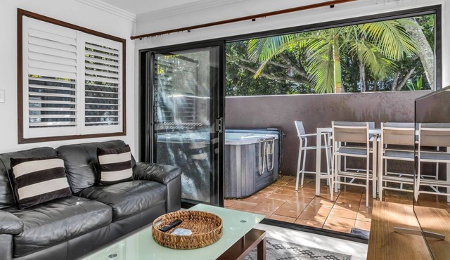 Villa 1 at Hastings Point - Modern 3-Bedroom Retreat with Heated Spa, Near Beach & Creek