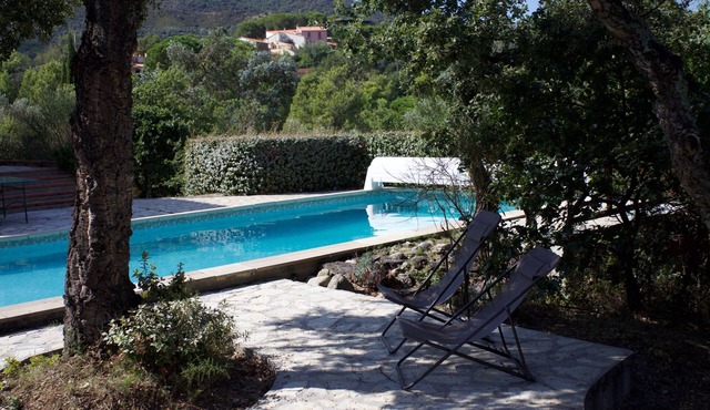Villa (12p), big pool, AC, beautiful view on the Canigou mountain. 2 families ok