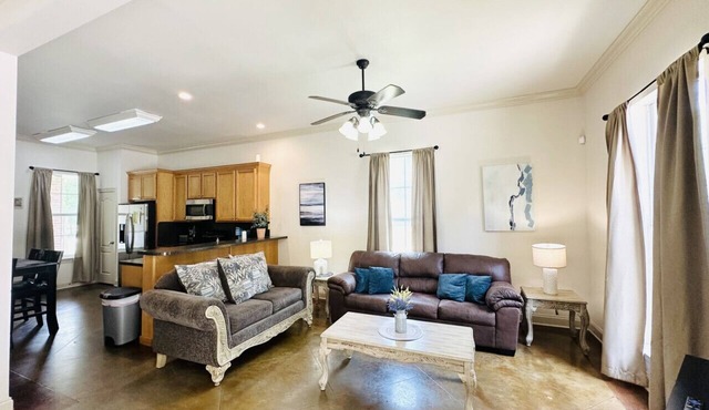 Villa 1, spacious townhouse in Tickfaw, LA
