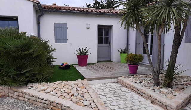 Villa, 1 to 8 persons, 50 meters from the beach, Le Bois Plage en Ré