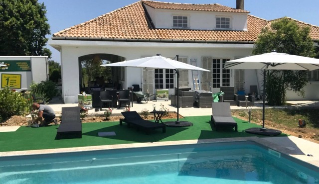 Villa 10 ' from the beach and close to rivers with private pool 12 persons