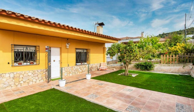 Villa 10 minutes from the sea