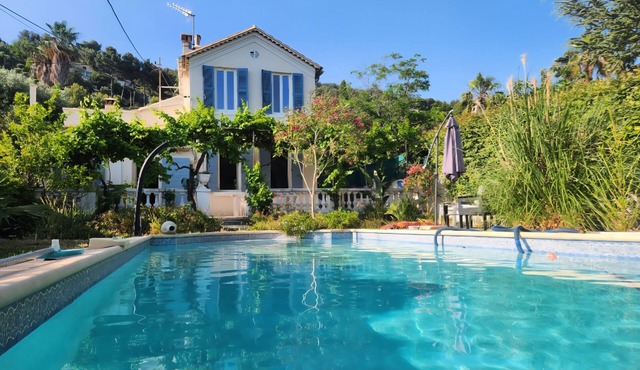 Villa 10 people 5 bedrooms swimming pool 10m Clim terrace parking 3vhl beaches 15mn