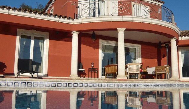 Villa 10 people 10 km from Cannes with swimming pool. Unobstructed view to the sea