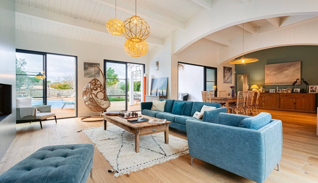 Villa, 10 pers, in the heart of the village in a quiet street, heated swimming pool in summer