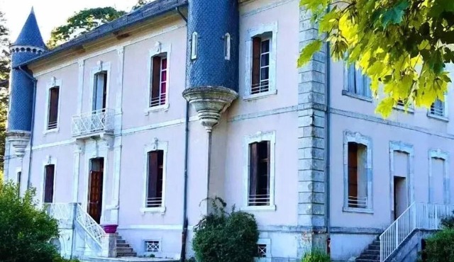 Villa 10 Zimmer 18 Personen