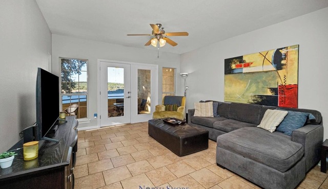Villa 1104 - Great Lake View with a king bed