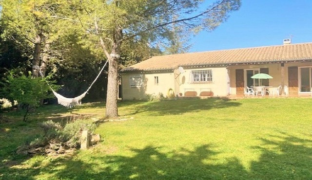 Villa 110m2 Jacuzzi, 7 Sleeps, 3 Bedrooms, enclosed garden 2500M2