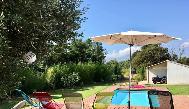 Villa 12 people, direct access to the sea, swimming pool and river, air conditioning