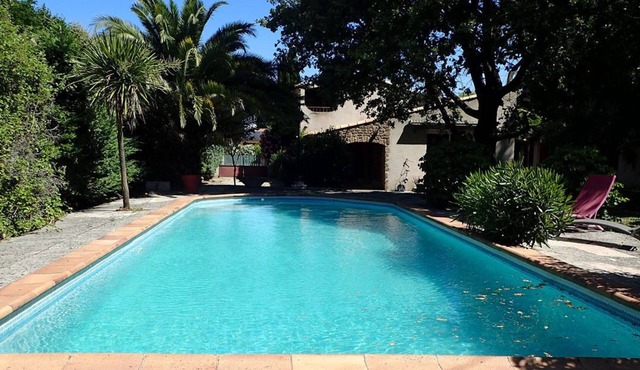 Villa 12p (8 ad max) with private pool. 1400 m2 of wooded grounds.
