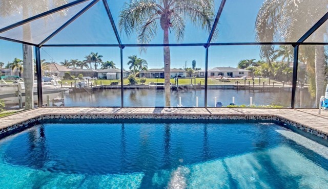 Villa 13 Coastal decor, Htd saltwater pool, Gulf Access.