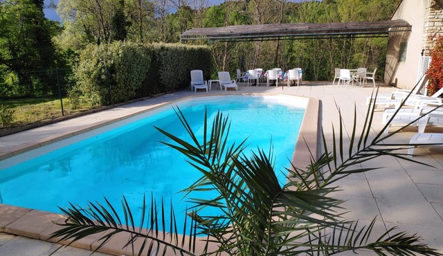 Villa 13 p. at Saignon in the Luberon natural park, with a private swimming pool