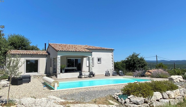 Villa 135m2 private swimming pool (open from May to September)