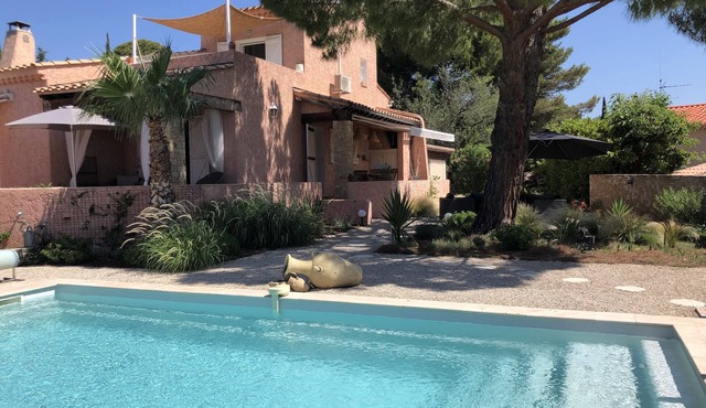 Villa 150 m2, 4 air-conditioned bedrooms 8/10pers swimming pool, close to beaches