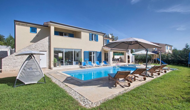 Villa 1520/15240 (Istria - Žminj), 25000m from the beach