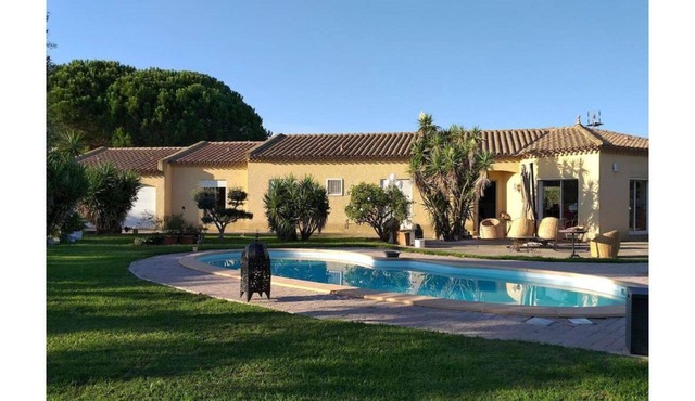 Villa 156 m2, Pool, 10Km Sea