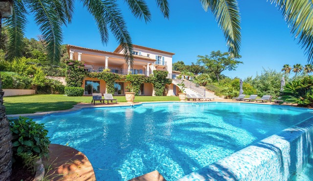Villa 16pax w/sea view on St Tropez, AC, pool, close Golf & Tennis Padel club