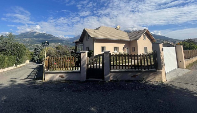 Villa 16pers. jacuzzi closed ground parking near lake and mountain