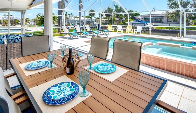 Villa 18 Gulf Access, Pool, Hot Tub, Kayaks, Bikes! 93 reviews