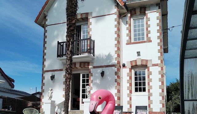 Villa 1900, seaside with heated swimming pool, Nordic bath, games room.