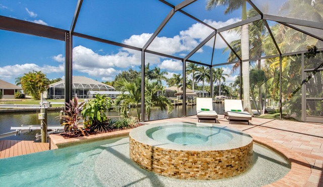 Villa 1st Place - luxury villa on the canal with pool, spa and boat lift