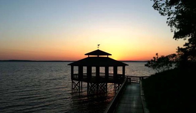 Villa 2@Bailey Bluff*4 bedrooms*4.5 bathrooms*Swimming Pool*Large Deck Lakeside