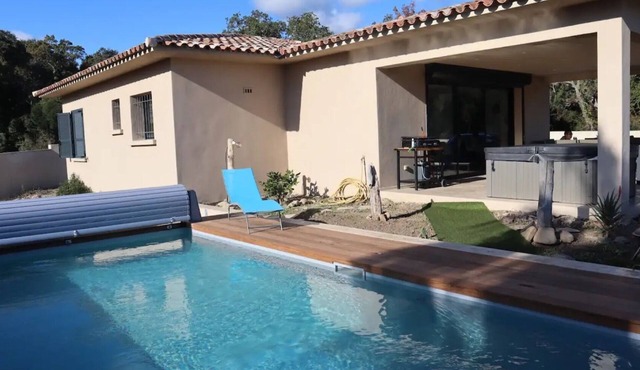 Villa '2 Chambres - Piscine Et Spa' with Private Pool, Wi-Fi and Air Conditioning