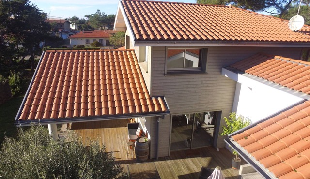 Villa 2 feet from the beach, superb amenities (heated pool, jacuzzi.)