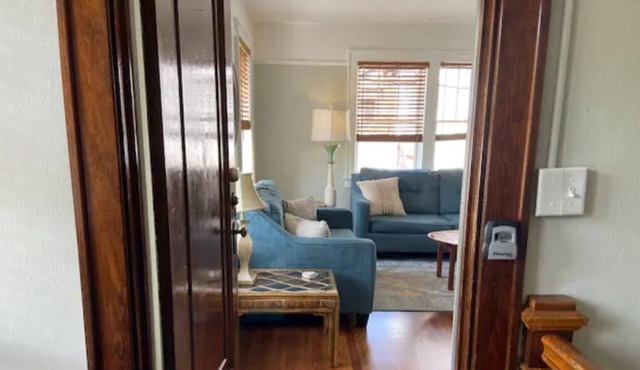 Villa 2 on Forest, Bright 2 BD, walk to Frazier!